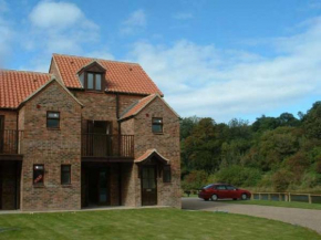 Riverside Cottage - Whitby overlooking the river